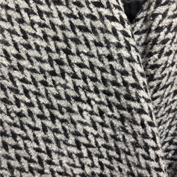 DKNY Black and White Houndstooth Trench Coat - Picture 4 of 8